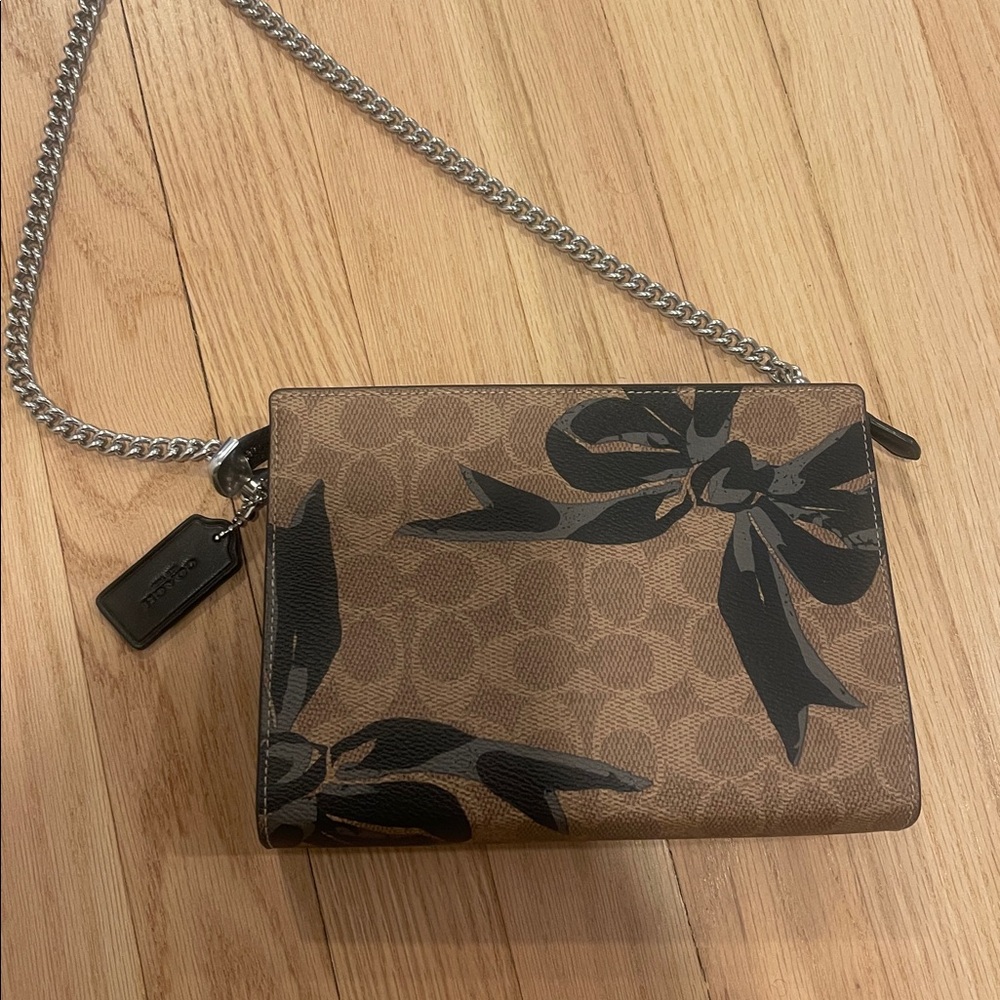Coach Brown Bow Print Crossbody Bag 
Brand new but tag is removed 
Never used - Picture 6 of 10